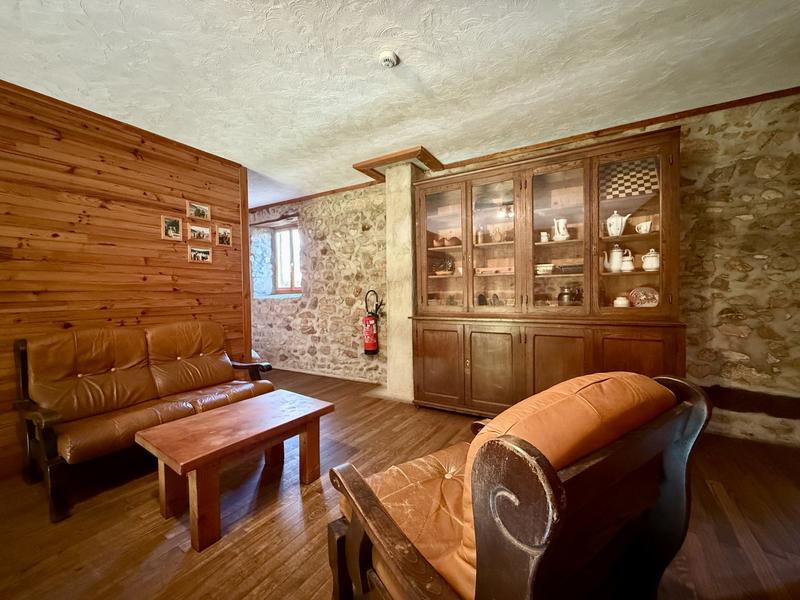 Maison - 251 m² - 7 pièces