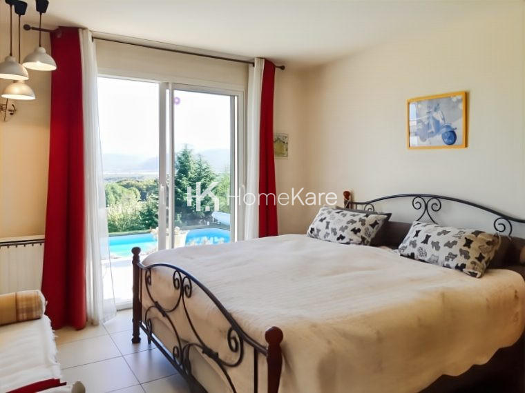 Maison - 180 m² - 7 pièces