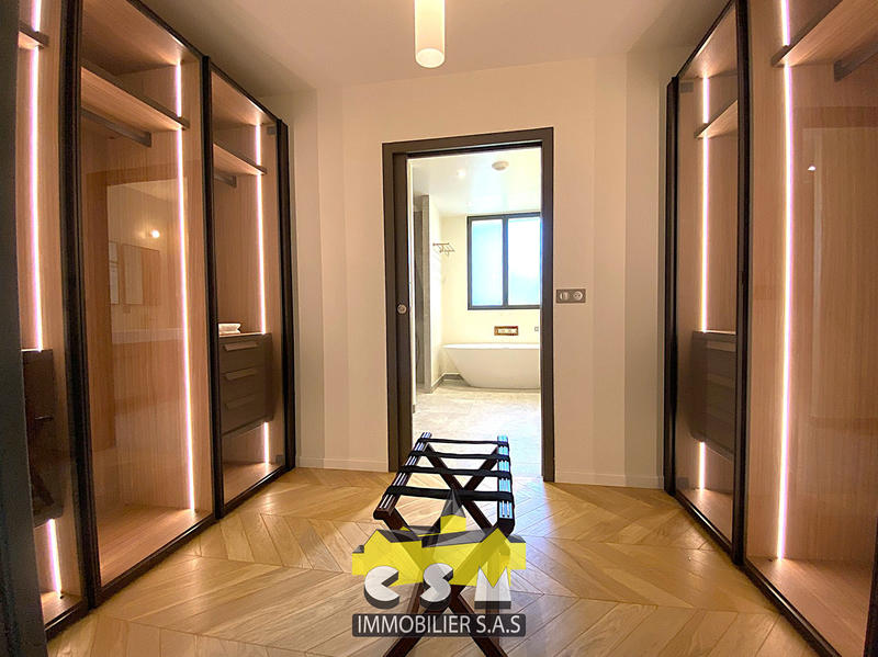 Propriété - 354 m² - 8 pièces