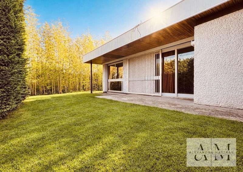 Maison - 227 m² - 9 pièces