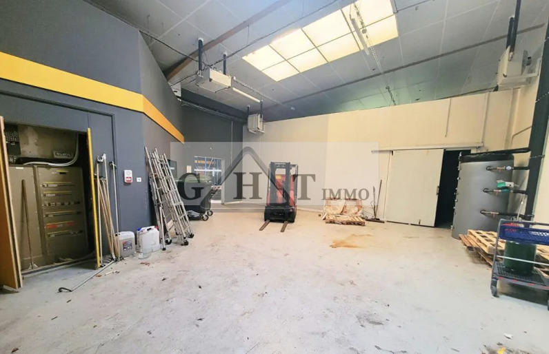 Entrepôt - 750 m²