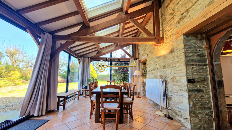 Demeure - 240 m² - 9 pièces