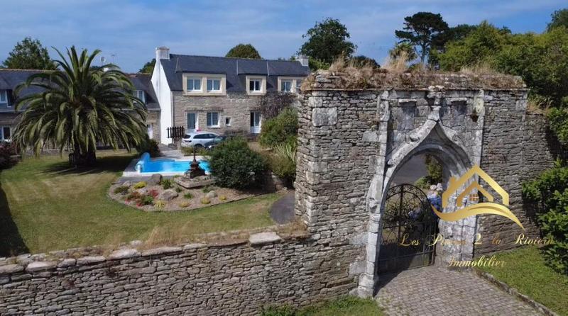 Maison - 340 m² - 13 pièces