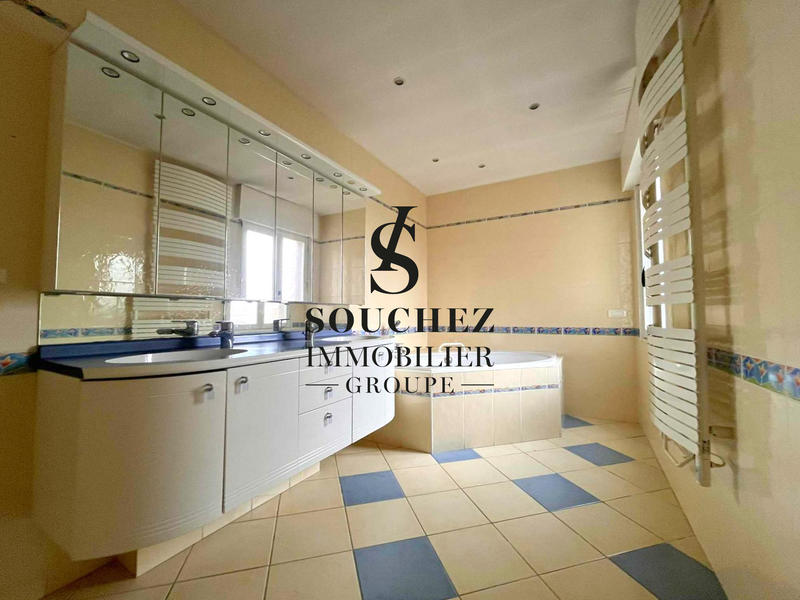 Maison ancienne - 235 m² - 8 pièces