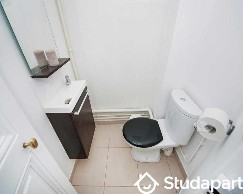 Chambre - 140 m² - 1 pièce