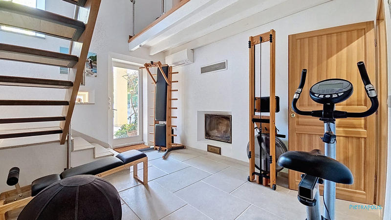 Maison - 198 m² - 7 pièces