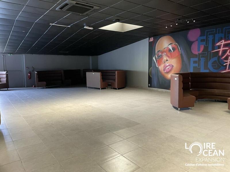 Local commercial - 1 300 m²