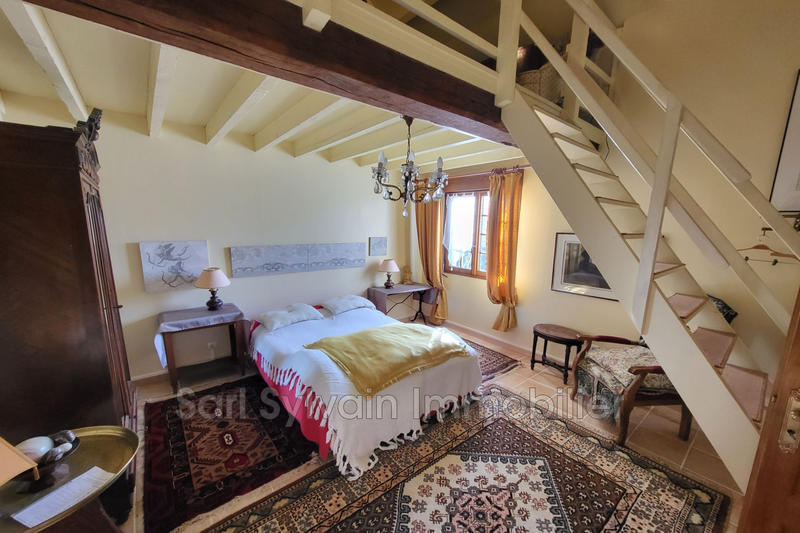 Maison - 170 m² - 9 pièces