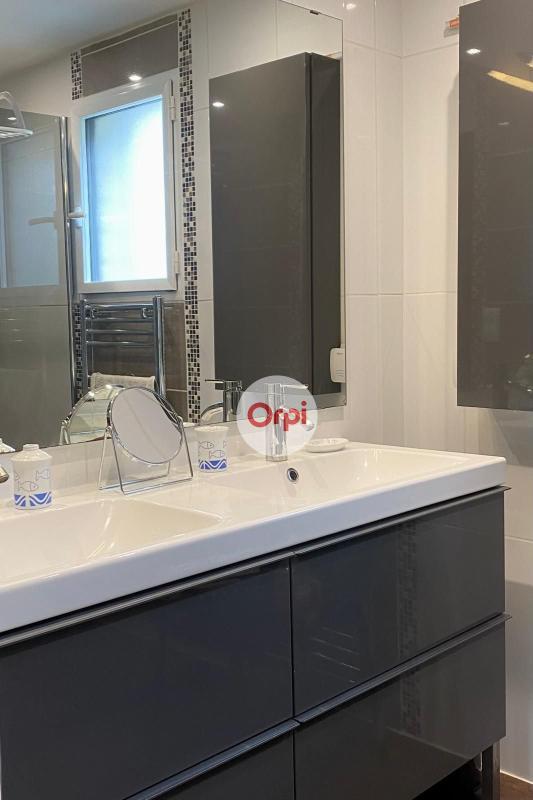 Demeure - 200 m² - 5 pièces