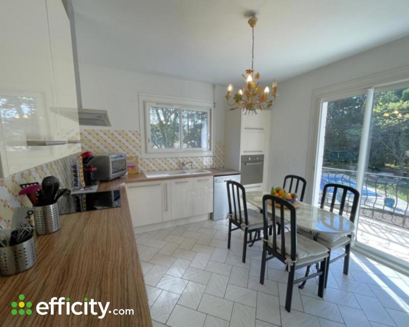 Maison - 230 m² - 11 pièces