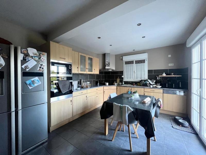 Maison - 230 m² - 9 pièces