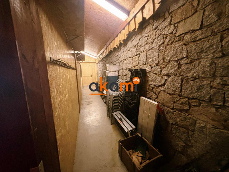 Local commercial - 232 m² - 9 pièces