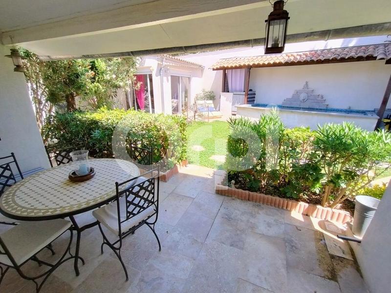 Propriété - 250 m² - 10 pièces