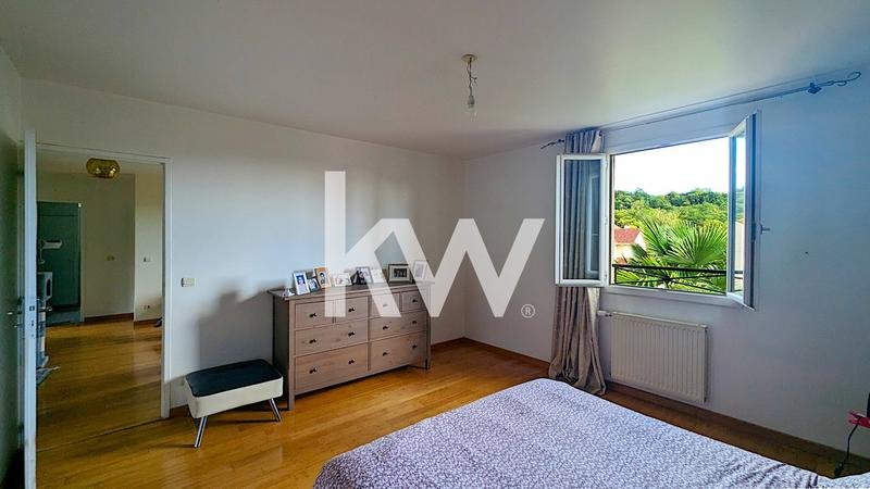 Maison - 184 m² - 8 pièces