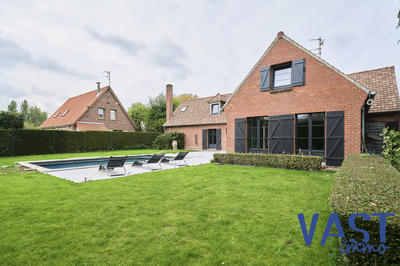 Maison - 217 m² - 6 pièces