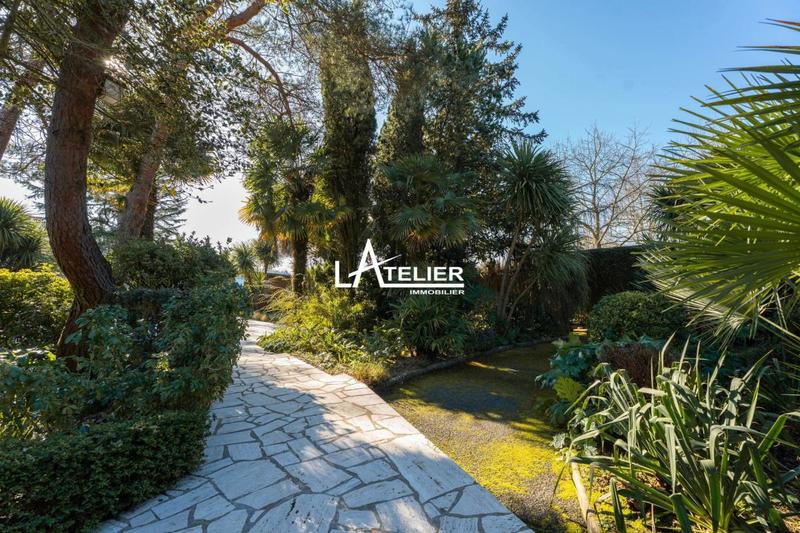 Propriété - 173 m² - 6 pièces