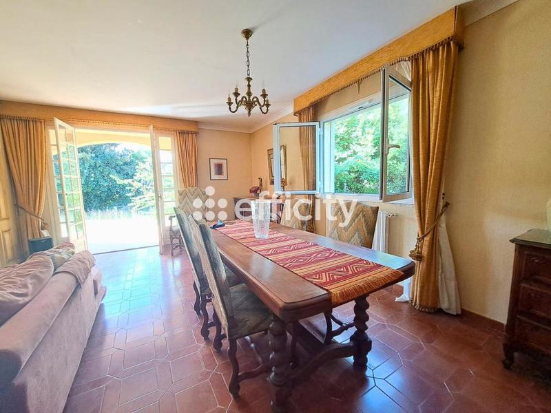 Maison - 180 m² - 9 pièces