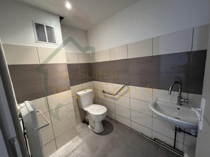 Local commercial - 54 m² - 1 pièce