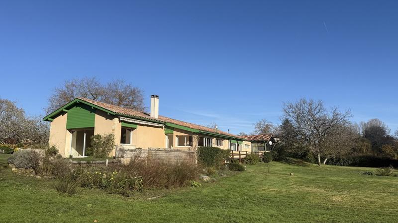 Maison - 235 m² - 7 pièces