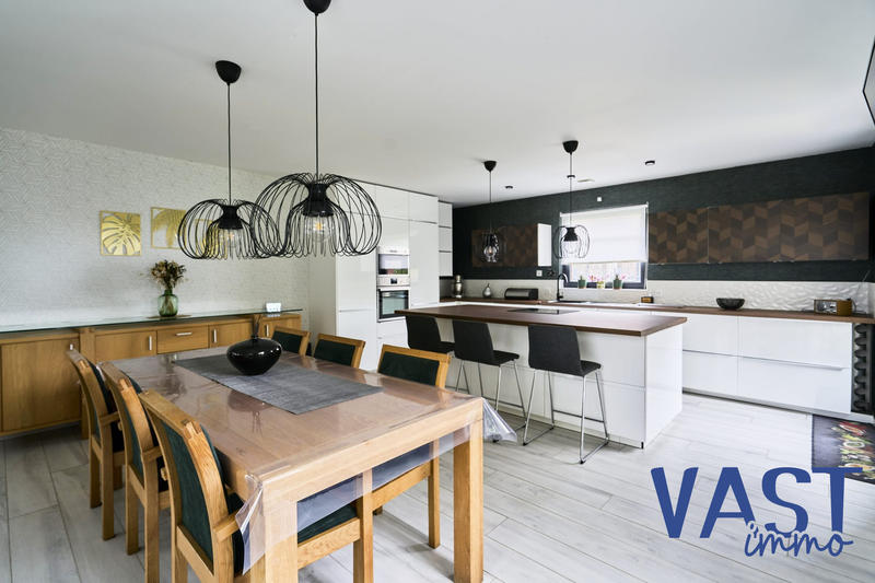 Maison - 217 m² - 6 pièces