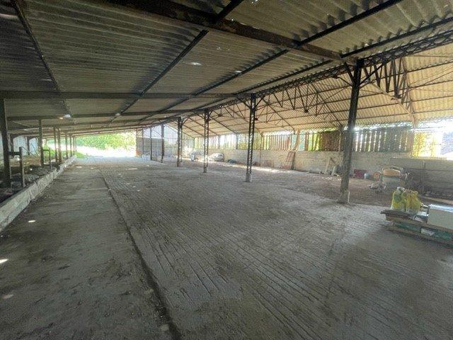 Ferme - 1 800 m² - 4 pièces
