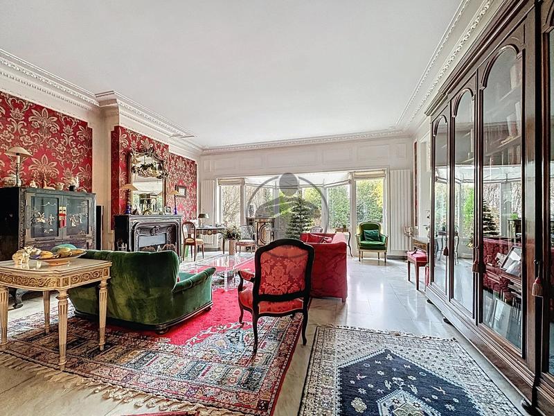 Maison - 250 m² - 9 pièces