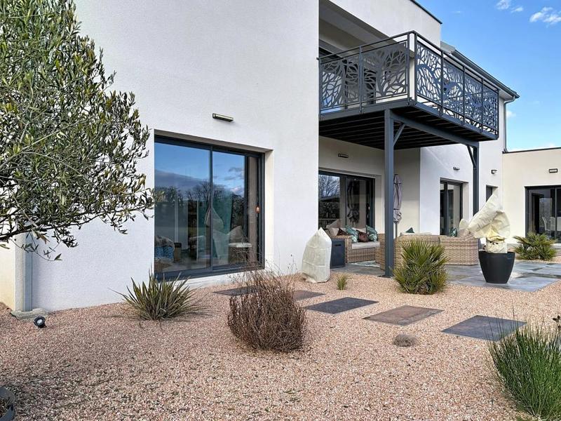 Propriété - 260 m² - 10 pièces