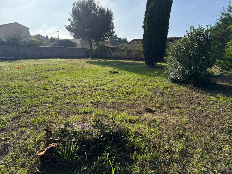 Terrain constructible - 1 200 m²