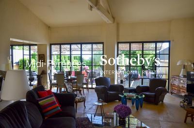 Maison de ville - 375 m² - 9 pièces