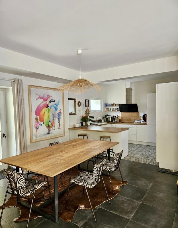 Maison - 236 m² - 8 pièces