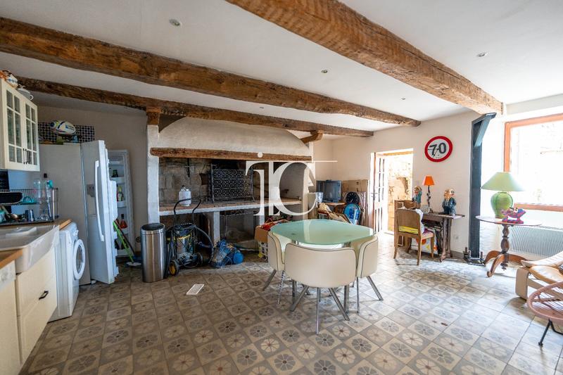 Propriété - 363 m² - 12 pièces