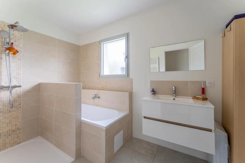 Maison - 196 m² - 8 pièces