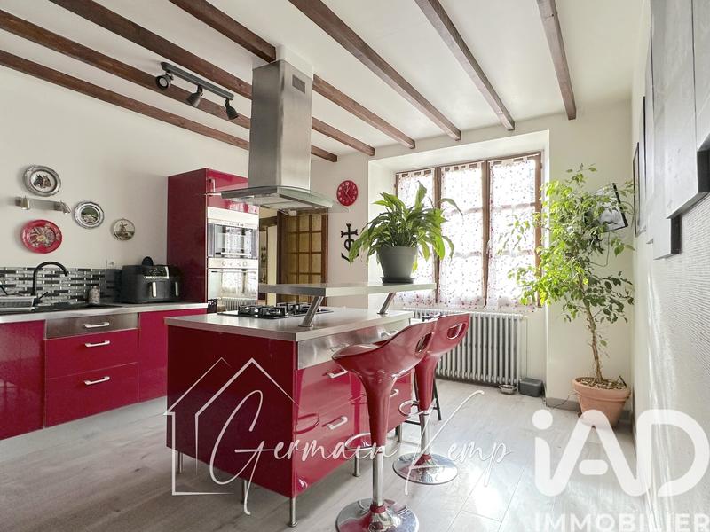 Maison - 250 m² - 9 pièces