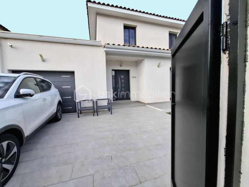 Maison traditionnelle - 156 m² - 6 pièces