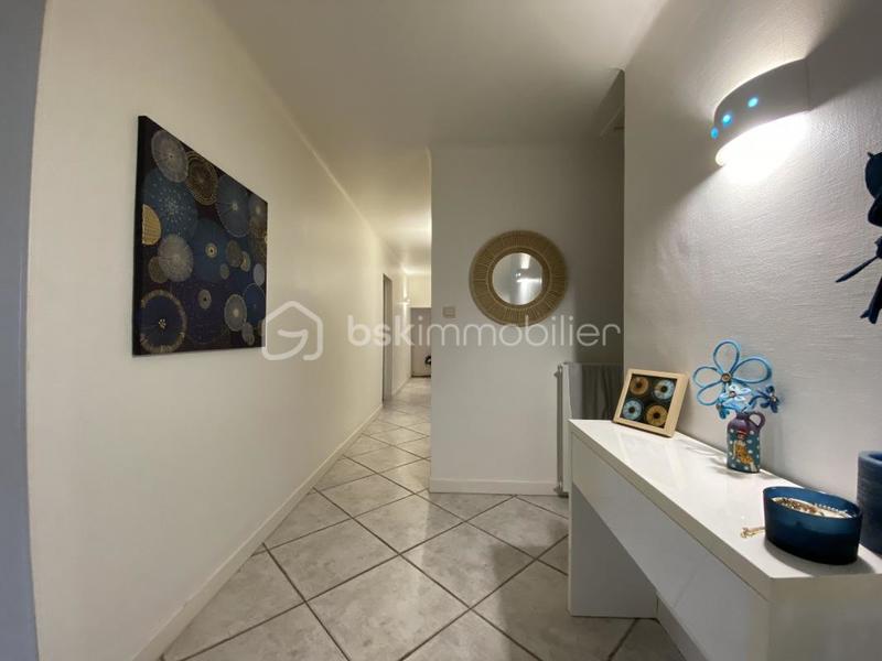 Maison traditionnelle - 190 m² - 7 pièces