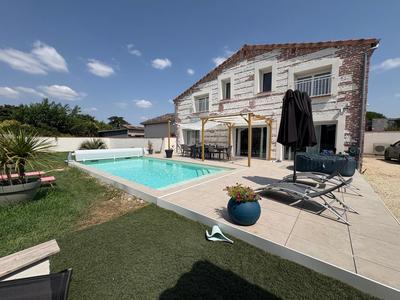 Demeure - 198 m² - 6 pièces