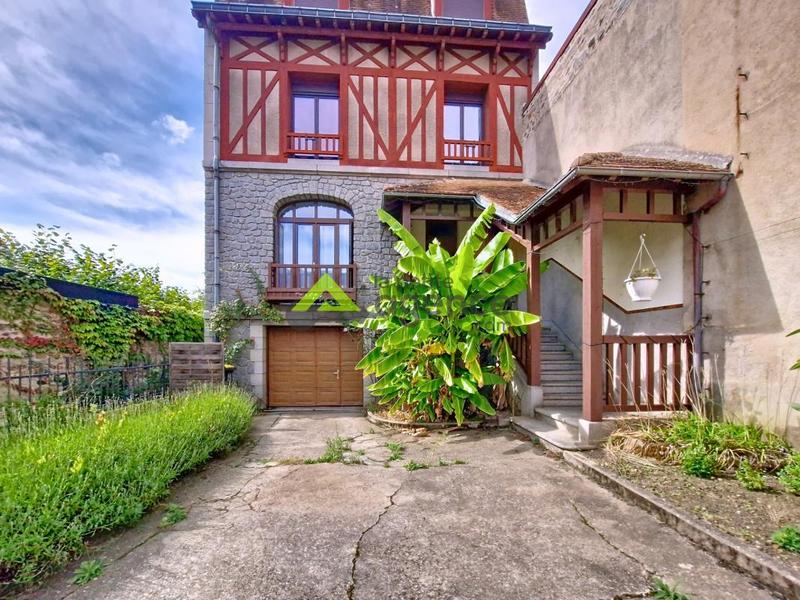 Maison - 170 m² - 8 pièces