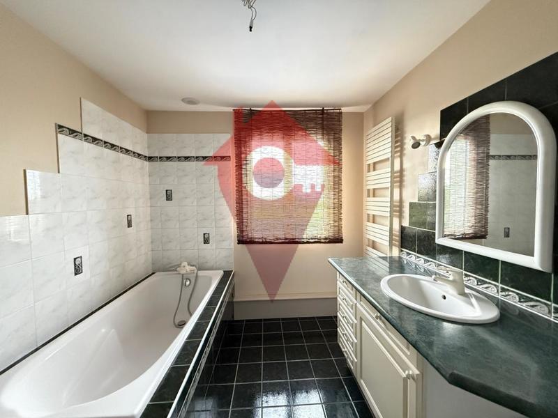 Maison - 180 m² - 8 pièces