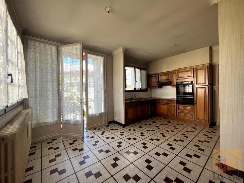 Maison - 180 m² - 6 pièces