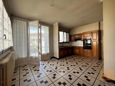 Maison - 180 m² - 6 pièces