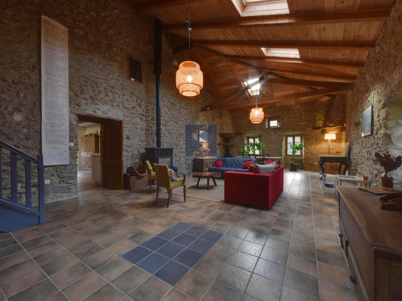 Propriété - 165 m² - 6 pièces