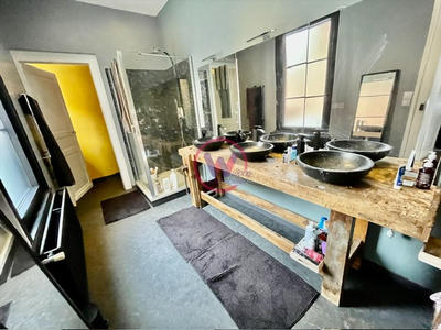 Maison - 207 m² - 9 pièces