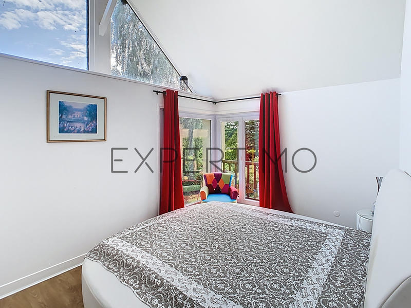 Maison - 218 m² - 9 pièces