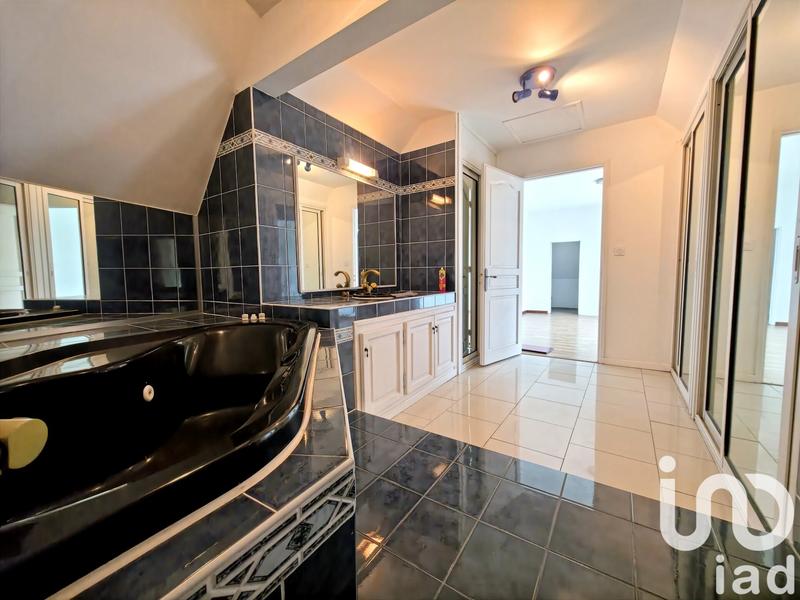 Maison - 180 m² - 5 pièces