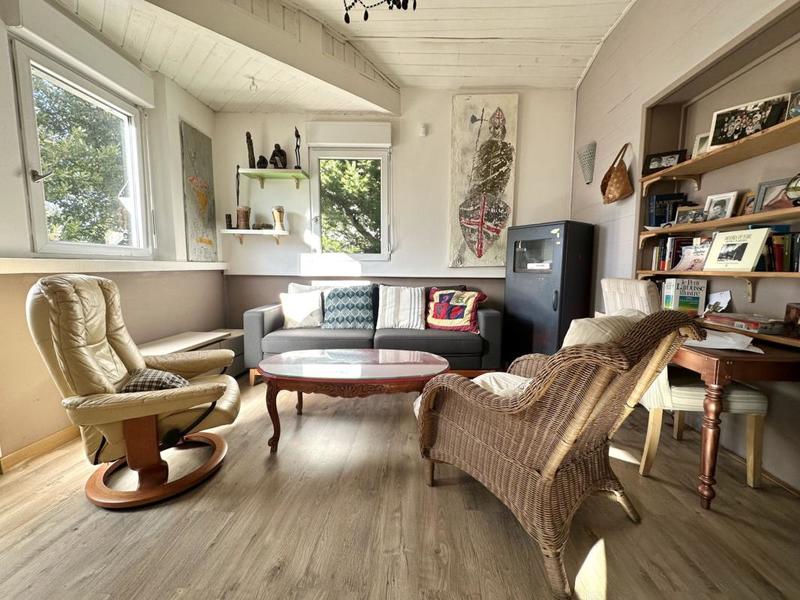 Pavillon - 220 m² - 7 pièces