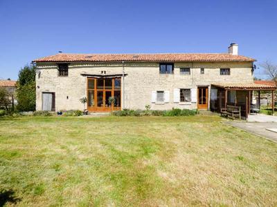 Maison en pierre - 224 m² - 9 pièces