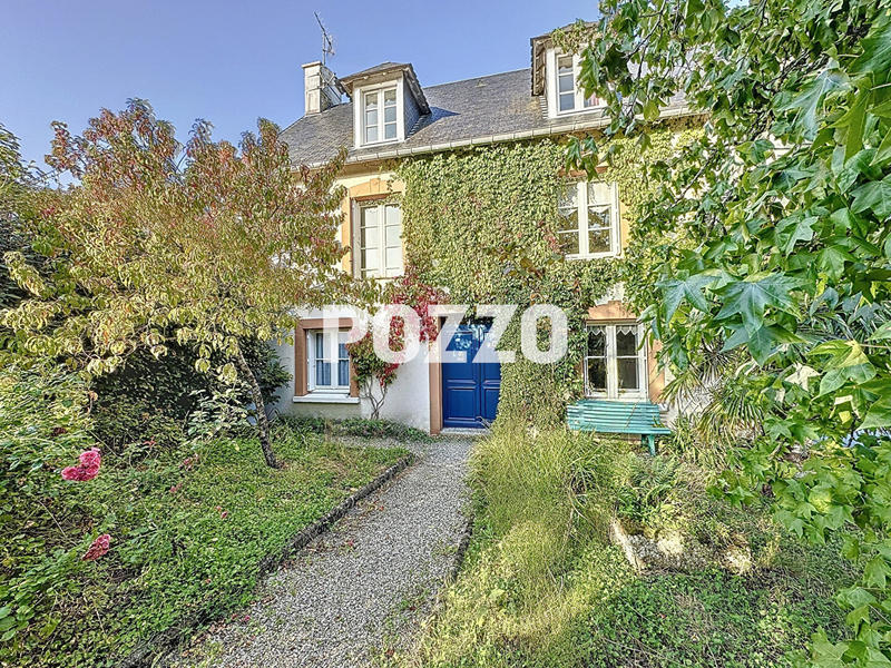 Maison - 263 m² - 10 pièces