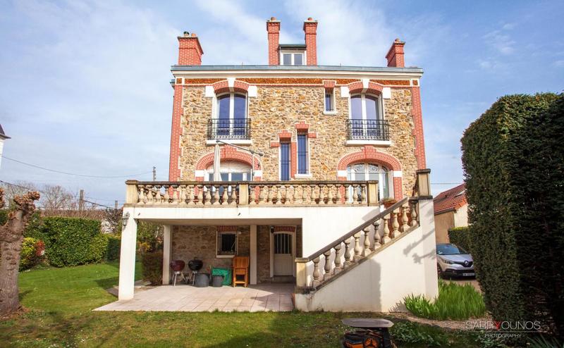 Maison - 210 m² - 8 pièces