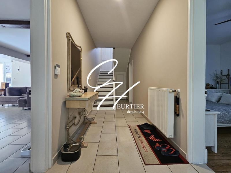 Maison - 224 m² - 9 pièces