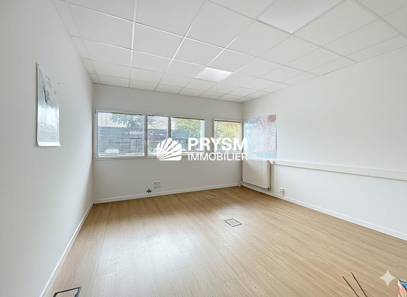 Bureau - 119 m² - 6 pièces